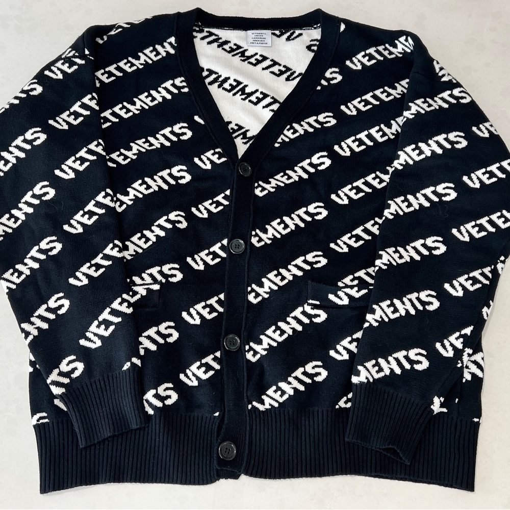 VETEMENTS Unisex Garderobe Logo Cardigan